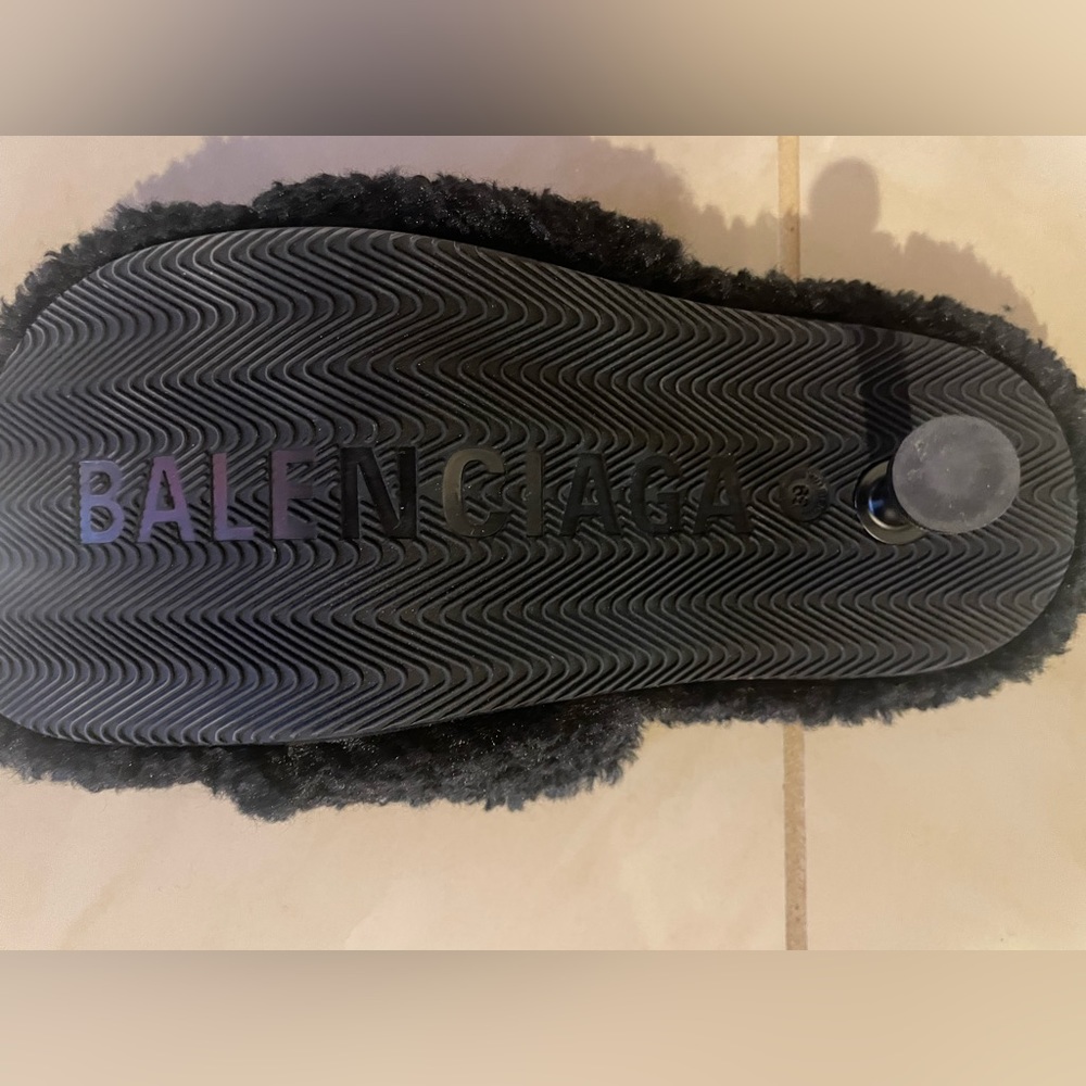 Balenciago Campaign Logo Faux Shearling Slide Sandal (Women)
Size 10
NWOT - Picture 6 of 10